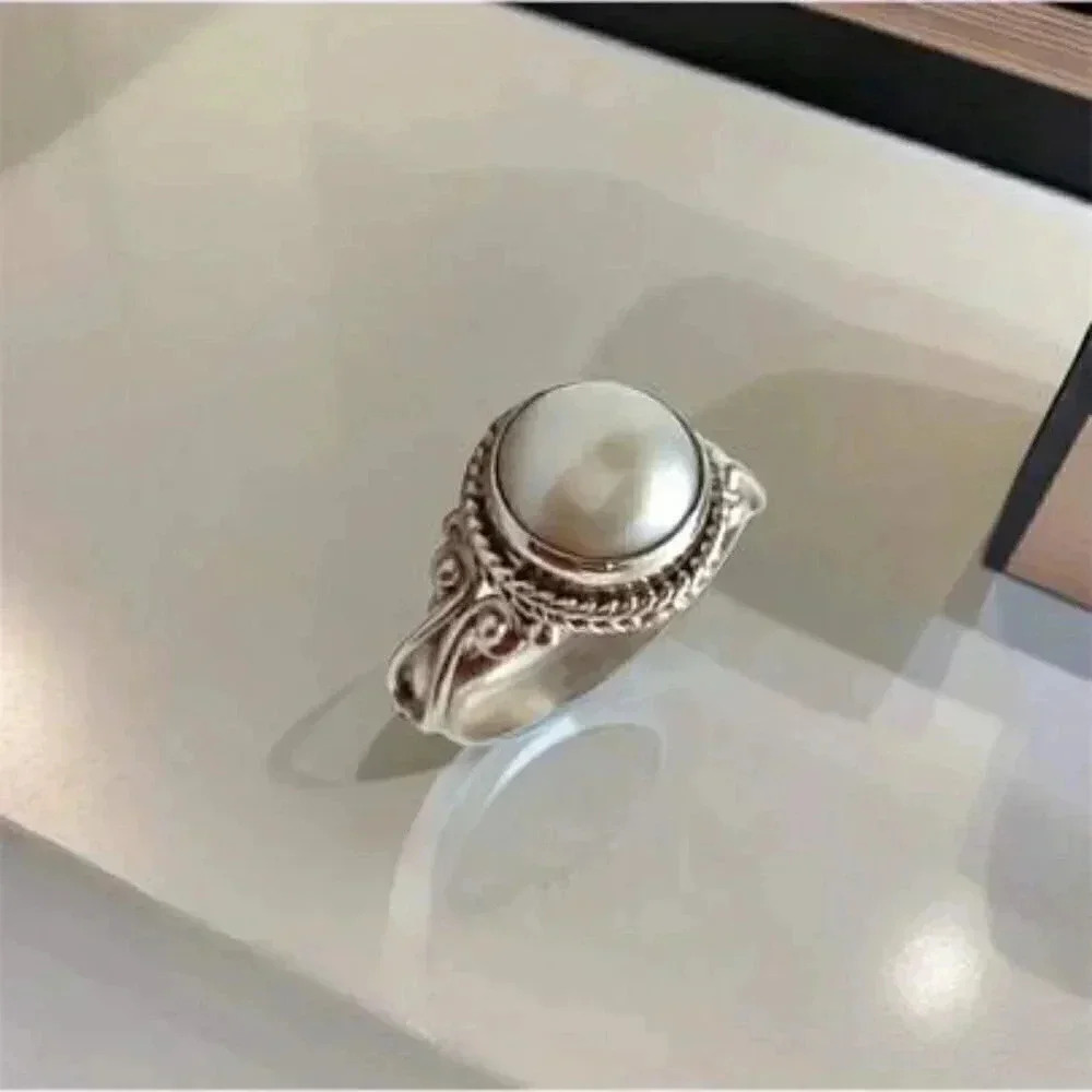 Lustrous Pearl in Vintage Antique Style Silver Ring